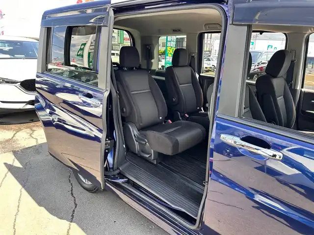 ホンダ ステップワゴン スパーダ ハイブリッド G ホンダセンシング 宮城県 2018(平30)年 5.7万km オブシダンブルーパール ホンダセンシング/●衝突軽減ブレーキ〈CMBS〉/●誤発進抑制機能/●歩行者事故低減ステアリング/●路外逸脱抑制機能/●渋滞追従機能付ACC〈アダプティブ・クルーズ・コントロール〉/●LKAS〈車線維持支援システム〉/●先行車発進お知らせ機能/●標識認識機能/純正ナビ（VXM-194VFi）/・CD/DVD/・Bluetooth/・フルセグTV/バックカメラ/ビルトインETC/ドライブレコーダー/両側パワースライドドア/革巻きステアリング/ステアリングスイッチ/電動パーキングブレーキ/ブレーキホールド/LEDヘッドランプ/フォグランプ/オートライト/スマートキー＆プッシュスタート/電動格納ミラー/フロント・フルオートエアコンディショナー＋リア・マニュアルクーラー/純正16インチAW/純正フロアマット/ドアバイザー/Wエアバッグ