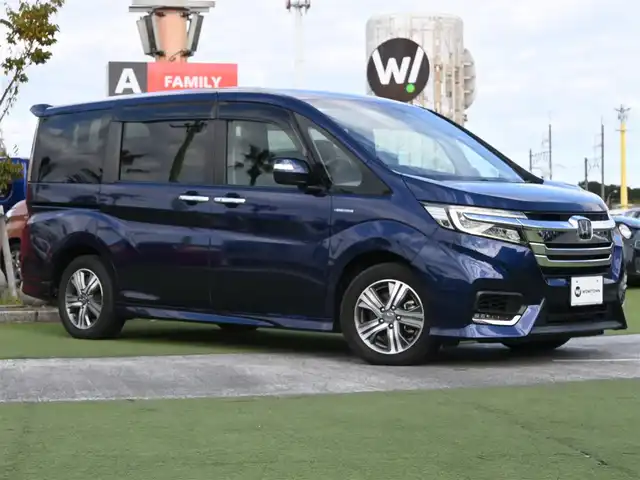 ホンダ ステップワゴン スパーダ ハイブリッド G ホンダセンシング 千葉県 2018(平30)年 5.7万km オブシダンブルーパール ホンダセンシング/●衝突軽減ブレーキ〈CMBS〉/●誤発進抑制機能/●歩行者事故低減ステアリング/●路外逸脱抑制機能/●渋滞追従機能付ACC〈アダプティブ・クルーズ・コントロール〉/●LKAS〈車線維持支援システム〉/●先行車発進お知らせ機能/●標識認識機能/純正ナビ（VXM-194VFi）/・CD/DVD/・Bluetooth/・フルセグTV/バックカメラ/ビルトインETC/ドライブレコーダー/両側パワースライドドア/革巻きステアリング/ステアリングスイッチ/電動パーキングブレーキ/ブレーキホールド/LEDヘッドランプ/フォグランプ/オートライト/スマートキー＆プッシュスタート/電動格納ミラー/フロント・フルオートエアコンディショナー＋リア・マニュアルクーラー/純正16インチAW/純正フロアマット/ドアバイザー/Wエアバッグ