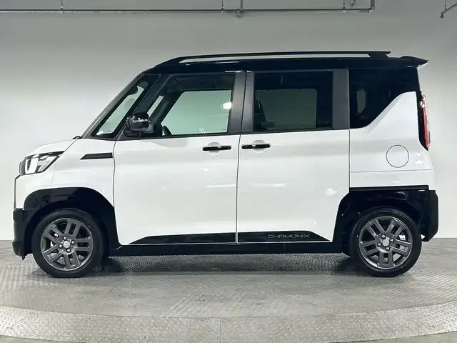 三菱 デリカミニ T プレミアム 神奈川県 2025(令7)年 0.1万km未満 パールⅡ 純正9型ディスプレイオーディオ/マルチアラウンドモニター/両側ハンズフリースライドドア/ハーフレザーシート/e-Assist/衝突被害軽減ブレーキシステム（歩行者検知付き）/踏み間違い衝突防止アシスト/オートマチックハイビーム/標識認識システム/先行車発進通知/車線逸脱警報システム/車線逸脱防止支援機能/ふらつき警報/前方衝突予測警報/デジタルルームミラー/ダウンヒルアシストコントロール/シートヒーター/ステアリングヒーター/パドルシフト/LEDヘッドライト/オートライト/オートマチックハイビーム/フロントフォグランプ/純正15インチAW/スマートキー/スペアキー1本/ルーフレール