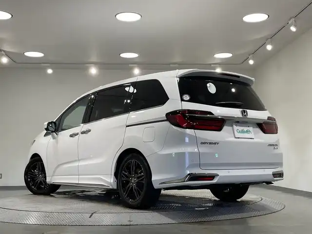 ホンダ オデッセイ ハイブリッド e:HEVアブソルート EX 愛知県 2021(令3)年 4.4万km プラチナホワイトパール 純正１０インチGathersナビ　/(CD・DVD再生/FM/AM/SD/フルセグTV/Bluetooth/USB/CarPlay)/マルチビューカメラシステム　/ホンダセンシング/　　-衝突軽減ブレーキ〈CMBS〉/　　-路外逸脱抑制機能/　　-誤発進抑制機能/　　-先行車発進お知らせ機能/　　-標識認識機能　/　　-レーダークルーズコントロール　/ブラインドスポットインフォメーション/両側パワースライドドア　/シートヒーター　/ビルトインＥＴＣ２．０　/電動バックドア　/D席/N席パワーシート/コーナーセンサー/ドライブレコーダー/オットマン