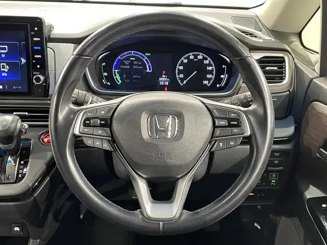 ホンダ オデッセイ ハイブリッド e:HEVアブソルート EX 愛知県 2021(令3)年 4.4万km プラチナホワイトパール 純正１０インチGathersナビ　/(CD・DVD再生/FM/AM/SD/フルセグTV/Bluetooth/USB/CarPlay)/マルチビューカメラシステム　/ホンダセンシング/　　-衝突軽減ブレーキ〈CMBS〉/　　-路外逸脱抑制機能/　　-誤発進抑制機能/　　-先行車発進お知らせ機能/　　-標識認識機能　/　　-レーダークルーズコントロール　/ブラインドスポットインフォメーション/両側パワースライドドア　/シートヒーター　/ビルトインＥＴＣ２．０　/電動バックドア　/D席/N席パワーシート/コーナーセンサー/ドライブレコーダー/オットマン