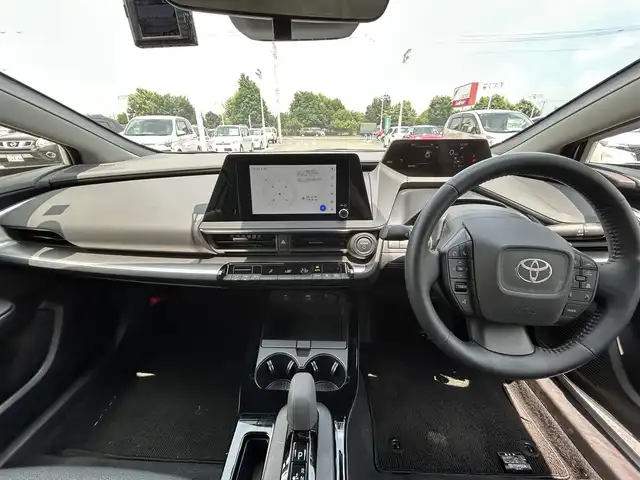 トヨタ プリウス U 栃木県 2023(令5)年 0.9万km プラチナホワイトパールマイカ トヨタセーフティセンス/純正9インチナビ/フルセグテレビ/パノラミックビューモニター/ドライブレコーダー/ETC2.0/レーダークルーズコントロール/スタッドレスタイヤ＋社外AW積込/スマートキー/純正フロアマット/LEDオートライト/純正アルミホイール/コーナーセンサー/プッシュスタート/横滑り防止装置/100V充電