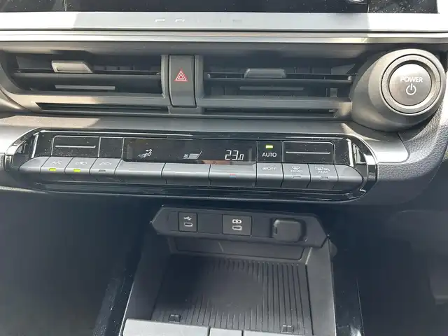 トヨタ プリウス U 栃木県 2023(令5)年 0.9万km プラチナホワイトパールマイカ トヨタセーフティセンス/純正9インチナビ/フルセグテレビ/パノラミックビューモニター/ドライブレコーダー/ETC2.0/レーダークルーズコントロール/スタッドレスタイヤ＋社外AW積込/スマートキー/純正フロアマット/LEDオートライト/純正アルミホイール/コーナーセンサー/プッシュスタート/横滑り防止装置/100V充電