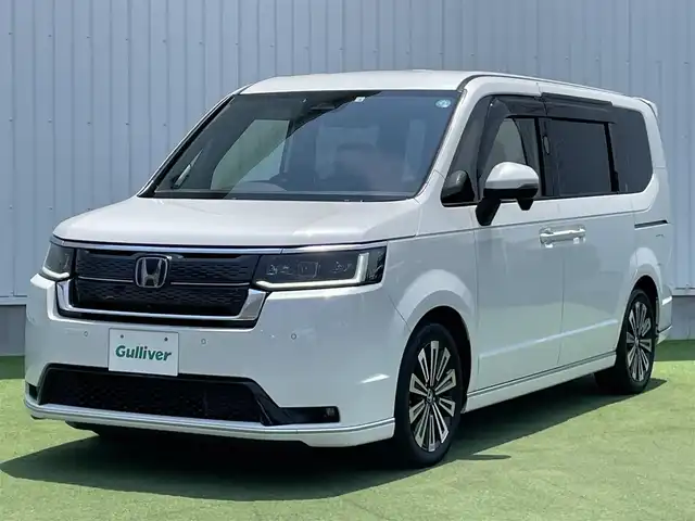 ホンダ ステップワゴン スパーダ eHEV プレミアムライン 香川県 2022(令4)年 3万km プラチナホワイトパール 登録時走行距離：29267km/純正SDナビゲーション/→CD/DVD 再生/→フルセグTV/全方位カメラ/ビルトインETC/ステアリングリモコン/レーダークルーズコントロール/シートヒーター/パワーシート/両側パワースライド/前後コーナーセンサー/LEDオートライト/フォグランプ/電格ウィンカーミラー/レーンキープアシスト/横滑り防止装置/衝突被害軽減システム/スマートキー