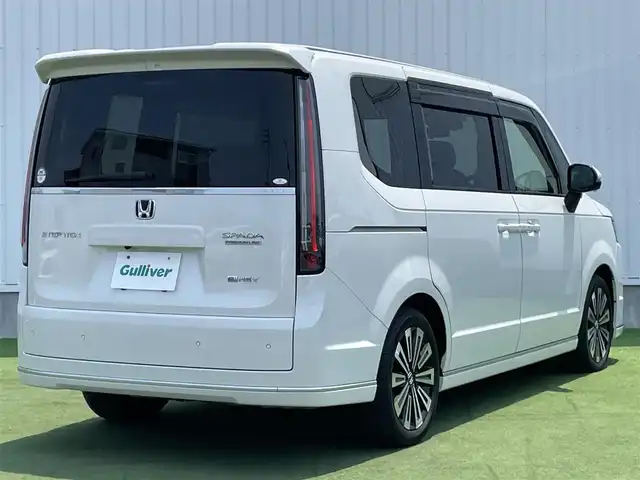 ホンダ ステップワゴン スパーダ eHEV プレミアムライン 香川県 2022(令4)年 3万km プラチナホワイトパール 登録時走行距離：29267km/純正SDナビゲーション/→CD/DVD 再生/→フルセグTV/全方位カメラ/ビルトインETC/ステアリングリモコン/レーダークルーズコントロール/シートヒーター/パワーシート/両側パワースライド/前後コーナーセンサー/LEDオートライト/フォグランプ/電格ウィンカーミラー/レーンキープアシスト/横滑り防止装置/衝突被害軽減システム/スマートキー