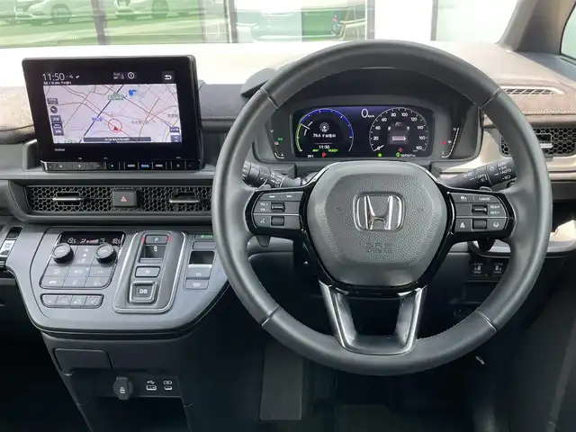 ホンダ ステップワゴン スパーダ eHEV プレミアムライン 香川県 2022(令4)年 3万km プラチナホワイトパール 登録時走行距離：29267km/純正SDナビゲーション/→CD/DVD 再生/→フルセグTV/全方位カメラ/ビルトインETC/ステアリングリモコン/レーダークルーズコントロール/シートヒーター/パワーシート/両側パワースライド/前後コーナーセンサー/LEDオートライト/フォグランプ/電格ウィンカーミラー/レーンキープアシスト/横滑り防止装置/衝突被害軽減システム/スマートキー