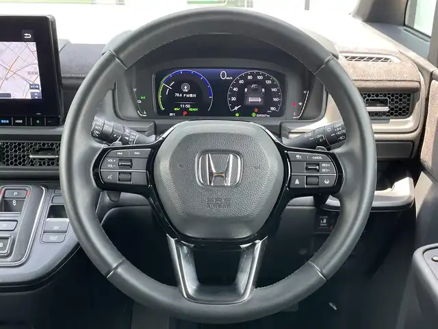 ホンダ ステップワゴン スパーダ eHEV プレミアムライン 香川県 2022(令4)年 3万km プラチナホワイトパール 登録時走行距離：29267km/純正SDナビゲーション/→CD/DVD 再生/→フルセグTV/全方位カメラ/ビルトインETC/ステアリングリモコン/レーダークルーズコントロール/シートヒーター/パワーシート/両側パワースライド/前後コーナーセンサー/LEDオートライト/フォグランプ/電格ウィンカーミラー/レーンキープアシスト/横滑り防止装置/衝突被害軽減システム/スマートキー
