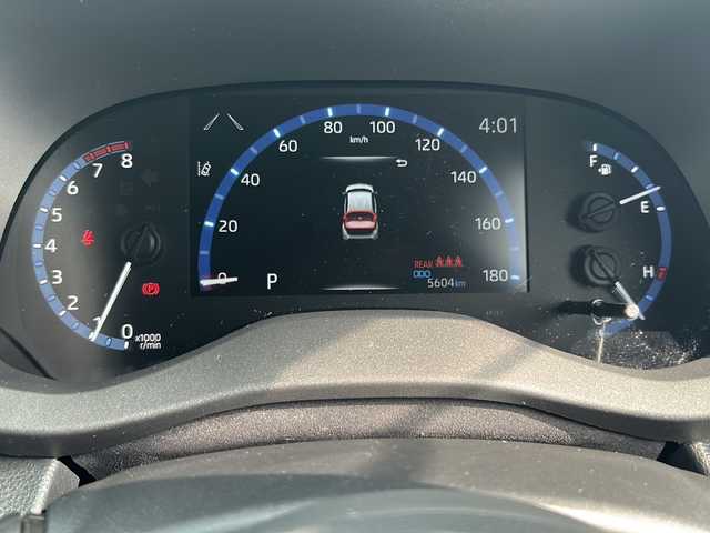 トヨタ ヤリスクロス Z 沖縄県 2023(令5)年 0.6万km ブラックマイカ/ベージュ 2トーン 純正ディスプレイオーディオ（Bluetooth・HDMI）/全方位カメラ/ETC/ドライブレコーダー/パワーシート/シートヒーター/レザー調シートカバー/オートライト/衝突軽減システム/コーナーセンサー/レーンキープアシスト/オートホールド/ハンドルヒーター/革巻きステアリング/ステアリングスイッチ/電動格納ミラー/クルーズコントロール/LEDヘッドライト