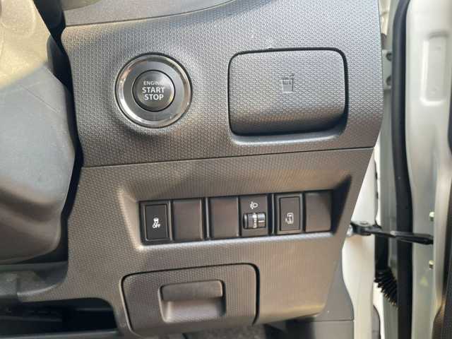 三菱 デリカＤ：２ リミテッド 和歌山県 2015(平27)年 3.5万km パールホワイト (株)IDOMが運営する【じしゃロン和歌山店】の自社ローン対象車両になります。こちらは現金ご利用時の価格です。/自社ローンご希望の方は別途その旨お申付け下さい。/純正SDナビ/　(AM/FM/ワンセグ/CD/DVD/BT)/ETC/純正フロアマット/片側パワースライド