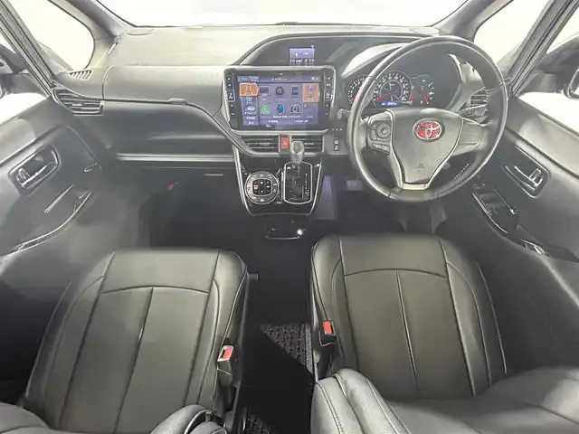 トヨタ ヴォクシー ZS 煌Ⅲ 佐賀県 2021(令3)年 3.7万km ブラック 社外11インチナビ（ALPAINE）/フルセグTV/Bluetooth/CD/DVD/バックカメラ/社外12.8インチフリップダウンモニター（ALPAINE）/モデリスタエアロ/両側パワースライドドア/ビルトインETC/前方・後方ドライブレコーダー/クルーズコントロール/トヨタセーフティーセンス/パーキングソナー/コーナーセンサー/先行車発進告知機能/衝突被害軽減ブレーキ/純正フロアマット/純正16インチアルミホイール/社外シートカバー/Wエアコン