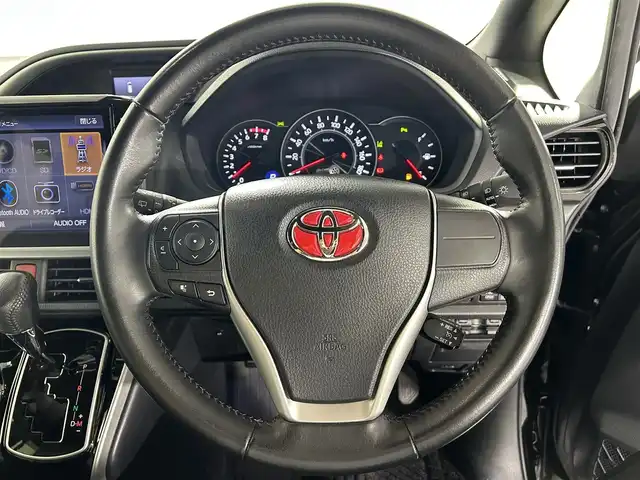 トヨタ ヴォクシー ZS 煌Ⅲ 佐賀県 2021(令3)年 3.7万km ブラック 社外11インチナビ（ALPAINE）/フルセグTV/Bluetooth/CD/DVD/バックカメラ/社外12.8インチフリップダウンモニター（ALPAINE）/モデリスタエアロ/両側パワースライドドア/ビルトインETC/前方・後方ドライブレコーダー/クルーズコントロール/トヨタセーフティーセンス/パーキングソナー/コーナーセンサー/先行車発進告知機能/衝突被害軽減ブレーキ/純正フロアマット/純正16インチアルミホイール/社外シートカバー/Wエアコン