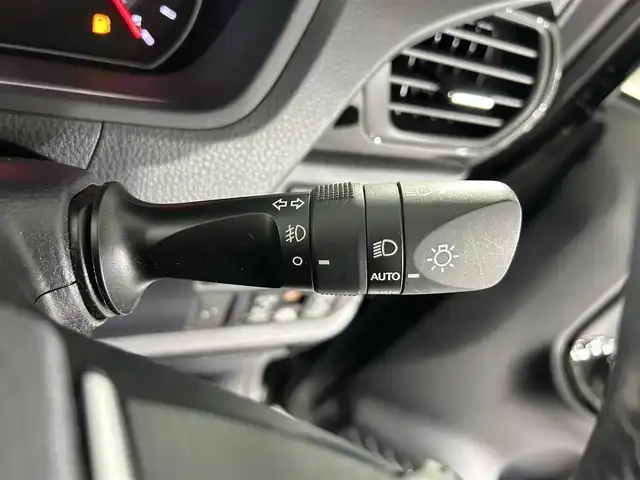 トヨタ ヴォクシー ZS 煌Ⅲ 佐賀県 2021(令3)年 3.7万km ブラック 社外11インチナビ（ALPAINE）/フルセグTV/Bluetooth/CD/DVD/バックカメラ/社外12.8インチフリップダウンモニター（ALPAINE）/モデリスタエアロ/両側パワースライドドア/ビルトインETC/前方・後方ドライブレコーダー/クルーズコントロール/トヨタセーフティーセンス/パーキングソナー/コーナーセンサー/先行車発進告知機能/衝突被害軽減ブレーキ/純正フロアマット/純正16インチアルミホイール/社外シートカバー/Wエアコン