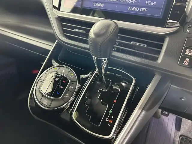 トヨタ ヴォクシー ZS 煌Ⅲ 佐賀県 2021(令3)年 3.7万km ブラック 社外11インチナビ（ALPAINE）/フルセグTV/Bluetooth/CD/DVD/バックカメラ/社外12.8インチフリップダウンモニター（ALPAINE）/モデリスタエアロ/両側パワースライドドア/ビルトインETC/前方・後方ドライブレコーダー/クルーズコントロール/トヨタセーフティーセンス/パーキングソナー/コーナーセンサー/先行車発進告知機能/衝突被害軽減ブレーキ/純正フロアマット/純正16インチアルミホイール/社外シートカバー/Wエアコン