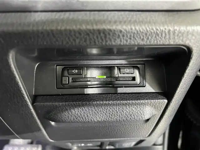 トヨタ ヴォクシー ZS 煌Ⅲ 佐賀県 2021(令3)年 3.7万km ブラック 社外11インチナビ（ALPAINE）/フルセグTV/Bluetooth/CD/DVD/バックカメラ/社外12.8インチフリップダウンモニター（ALPAINE）/モデリスタエアロ/両側パワースライドドア/ビルトインETC/前方・後方ドライブレコーダー/クルーズコントロール/トヨタセーフティーセンス/パーキングソナー/コーナーセンサー/先行車発進告知機能/衝突被害軽減ブレーキ/純正フロアマット/純正16インチアルミホイール/社外シートカバー/Wエアコン