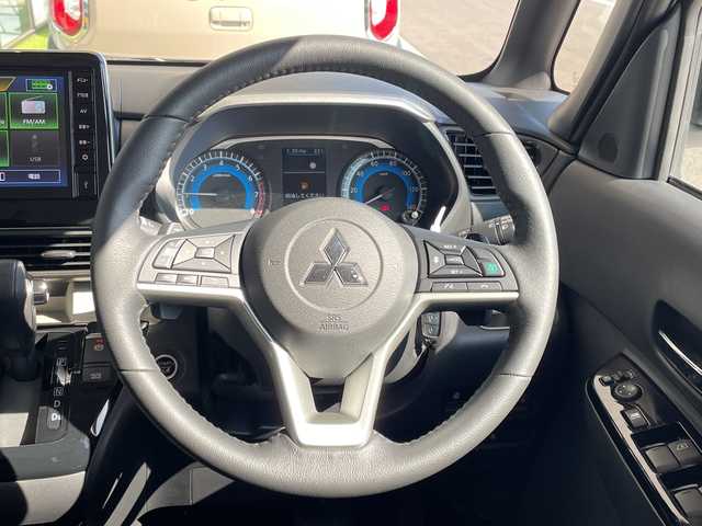 三菱 デリカミニ T プレミアム 愛知県 2025(令7)年 0.1千km ＤグリーンＭ マイパイロット/届出済未使用車/純正9型ディスプレイ/全方位カメラ/両側パワースライドドア/クルーズコントロール/シートヒーター/バックカメラ/コーナーセンサー/純正アルミホイール/ルーフレール/純正アルミホイール/LEDヘッドライト/パドルシフト/ステアリングヒーター/インテリジェントミラー/オートマチックハイビーム/衝突軽減システム/フルセグ/Bluetooth/ステアリングスイッチ/スマートキー/プッシュスタート