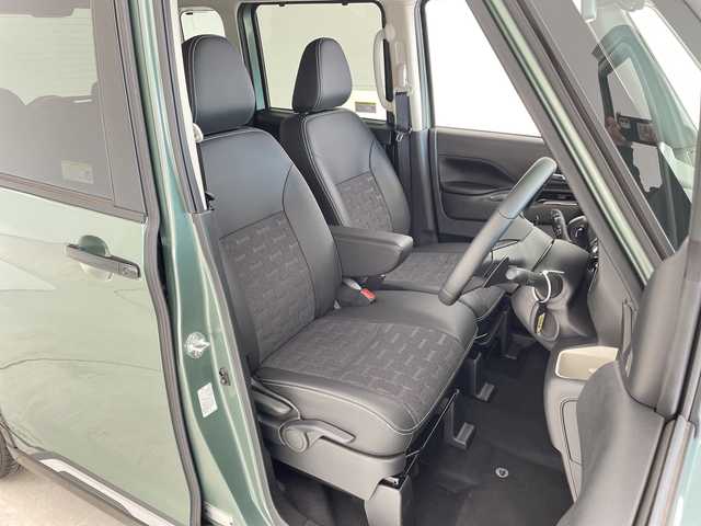 三菱 デリカミニ T プレミアム 愛知県 2025(令7)年 0.1千km ＤグリーンＭ マイパイロット/届出済未使用車/純正9型ディスプレイ/全方位カメラ/両側パワースライドドア/クルーズコントロール/シートヒーター/バックカメラ/コーナーセンサー/純正アルミホイール/ルーフレール/純正アルミホイール/LEDヘッドライト/パドルシフト/ステアリングヒーター/インテリジェントミラー/オートマチックハイビーム/衝突軽減システム/フルセグ/Bluetooth/ステアリングスイッチ/スマートキー/プッシュスタート