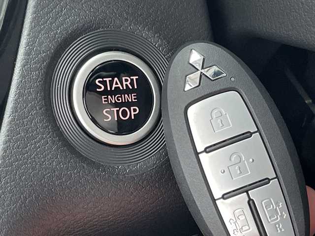 三菱 デリカミニ T プレミアム 愛知県 2025(令7)年 0.1千km ＤグリーンＭ マイパイロット/届出済未使用車/純正9型ディスプレイ/全方位カメラ/両側パワースライドドア/クルーズコントロール/シートヒーター/バックカメラ/コーナーセンサー/純正アルミホイール/ルーフレール/純正アルミホイール/LEDヘッドライト/パドルシフト/ステアリングヒーター/インテリジェントミラー/オートマチックハイビーム/衝突軽減システム/フルセグ/Bluetooth/ステアリングスイッチ/スマートキー/プッシュスタート