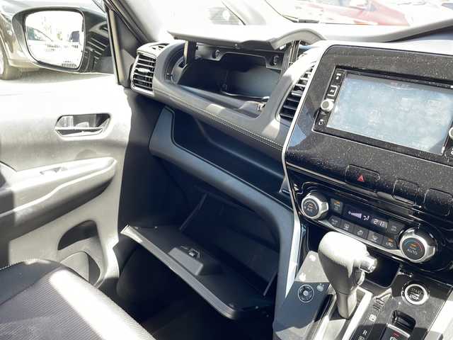 日産 セレナ ハイウェイスター プロパイロットED 沖縄県 2016(平28)年 8.4万km アズライトブルー 純正ナビ・TV・Bluetooth・CD・DVD/バックカメラ/フリップダウンモニター/両側パワースライドドア/ETC/コーナーセンサー/オートライト/衝突軽減システム/プロパイロット/レーンキープアシスト/LEDヘッドライト/レーンキープアシスト