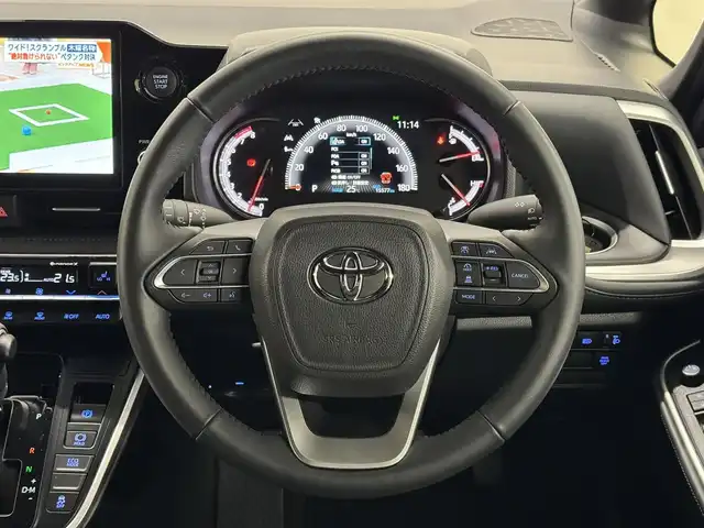 トヨタ ヴォクシー S－Z 三重県 2024(令6)年 1.6万km ホワイトパールクリスタルシャイン ガソリン/FF/MTモード付インパネCVT/10.5インチディスプレイオーディオPlus＋ナビ/（CD/DVD/USB/iPod/Bluetooth/TV/CarPlay/AndroidAuto）/純正 14インチOLED 後席ディスプレイ V14T-R72R/バックガイドモニター/ドライブレコーダー前後（デジタルインナーミラー内蔵）/ETC2.0/モデリスタエアロ（F/S/R下）/両側ハンズフリーパワースライドドア/Toyota Safety Sense/●プリクラッシュセーフティ/●レーンディパーチャーアラート/●レーダークルコン/●オートハイビーム/●ロードサインアシスト/●プロアクティブドライビングアシスト/●発進遅れ告知機能/・パーキングサポートブレーキ（静止物）/など/装備/*快適利便パッケージ（High）/●快適温熱シート（D/N/2nd）/●ステアリングヒーター/●パワーバックドア/●2ndシートオットマン/・デジタルインナーミラー（前後ドラレコ内蔵）/・オートライト/・LEDヘッドランプ/・左右＋後席独立オートエアコン/・ステアリングスイッチ/・電子パーキングブレーキ＆ブレーキホールド/・保/取/マルチ取/・純正17inAW/など/*…メーカーOP