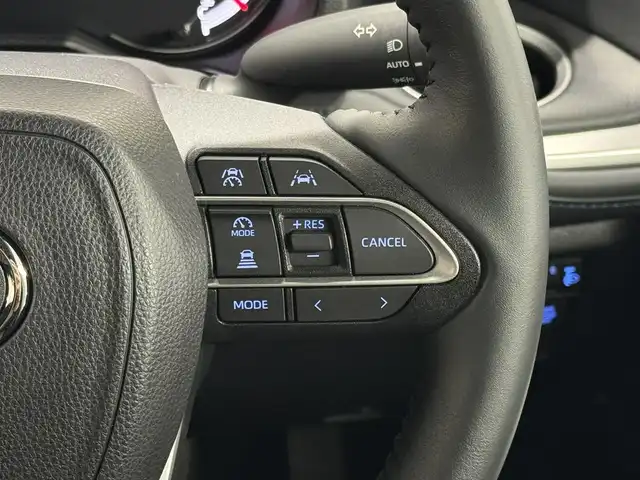 トヨタ ヴォクシー S－Z 三重県 2024(令6)年 1.6万km ホワイトパールクリスタルシャイン ガソリン/FF/MTモード付インパネCVT/10.5インチディスプレイオーディオPlus＋ナビ/（CD/DVD/USB/iPod/Bluetooth/TV/CarPlay/AndroidAuto）/純正 14インチOLED 後席ディスプレイ V14T-R72R/バックガイドモニター/ドライブレコーダー前後（デジタルインナーミラー内蔵）/ETC2.0/モデリスタエアロ（F/S/R下）/両側ハンズフリーパワースライドドア/Toyota Safety Sense/●プリクラッシュセーフティ/●レーンディパーチャーアラート/●レーダークルコン/●オートハイビーム/●ロードサインアシスト/●プロアクティブドライビングアシスト/●発進遅れ告知機能/・パーキングサポートブレーキ（静止物）/など/装備/*快適利便パッケージ（High）/●快適温熱シート（D/N/2nd）/●ステアリングヒーター/●パワーバックドア/●2ndシートオットマン/・デジタルインナーミラー（前後ドラレコ内蔵）/・オートライト/・LEDヘッドランプ/・左右＋後席独立オートエアコン/・ステアリングスイッチ/・電子パーキングブレーキ＆ブレーキホールド/・保/取/マルチ取/・純正17inAW/など/*…メーカーOP