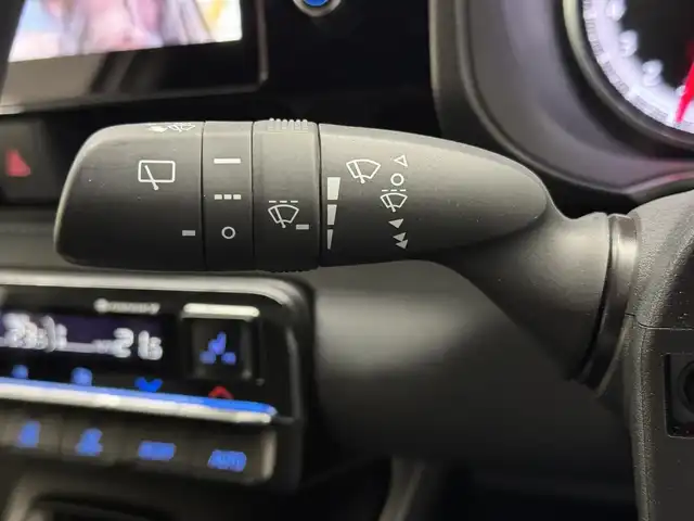 トヨタ ヴォクシー S－Z 三重県 2024(令6)年 1.6万km ホワイトパールクリスタルシャイン ガソリン/FF/MTモード付インパネCVT/10.5インチディスプレイオーディオPlus＋ナビ/（CD/DVD/USB/iPod/Bluetooth/TV/CarPlay/AndroidAuto）/純正 14インチOLED 後席ディスプレイ V14T-R72R/バックガイドモニター/ドライブレコーダー前後（デジタルインナーミラー内蔵）/ETC2.0/モデリスタエアロ（F/S/R下）/両側ハンズフリーパワースライドドア/Toyota Safety Sense/●プリクラッシュセーフティ/●レーンディパーチャーアラート/●レーダークルコン/●オートハイビーム/●ロードサインアシスト/●プロアクティブドライビングアシスト/●発進遅れ告知機能/・パーキングサポートブレーキ（静止物）/など/装備/*快適利便パッケージ（High）/●快適温熱シート（D/N/2nd）/●ステアリングヒーター/●パワーバックドア/●2ndシートオットマン/・デジタルインナーミラー（前後ドラレコ内蔵）/・オートライト/・LEDヘッドランプ/・左右＋後席独立オートエアコン/・ステアリングスイッチ/・電子パーキングブレーキ＆ブレーキホールド/・保/取/マルチ取/・純正17inAW/など/*…メーカーOP