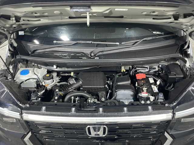 ホンダ Ｎ ＢＯＸ カスタム ターボ 沖縄県 2024(令6)年 0.9万km メテオロイドグレーメタリック 禁煙車/県外仕入れ/純正９インチナビ/【CD/DVD/フルセグTV/BT】/バックカメラ/ETC/両側パワースライドドア/純正サンシェード/横滑り防止装置/衝突被害軽減システム/USBポート/パドルシフト/電子パーキング/ハーフレザーシート/スマートキー