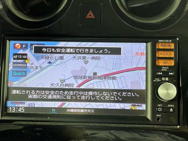 日産 ノート X DIG－S 沖縄県 2015(平27)年 10.1万km ブリリアントホワイトパール 禁煙車/衝突軽減ブレーキ/車線逸脱警報/純正ナビMM114D-W/AM/FM/CD/DVD/フルセグTV/USB/バックカメラ/ETC/純正15インチアルミホイール/純正フロアマット/ABS/レザー調シートカバー/スマートキー/スペアキー有/保証書/取扱説明書