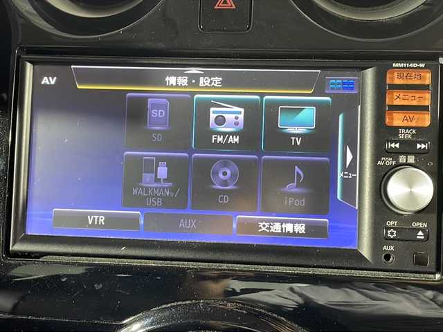 日産 ノート X DIG－S 沖縄県 2015(平27)年 10.1万km ブリリアントホワイトパール 禁煙車/衝突軽減ブレーキ/車線逸脱警報/純正ナビMM114D-W/AM/FM/CD/DVD/フルセグTV/USB/バックカメラ/ETC/純正15インチアルミホイール/純正フロアマット/ABS/レザー調シートカバー/スマートキー/スペアキー有/保証書/取扱説明書