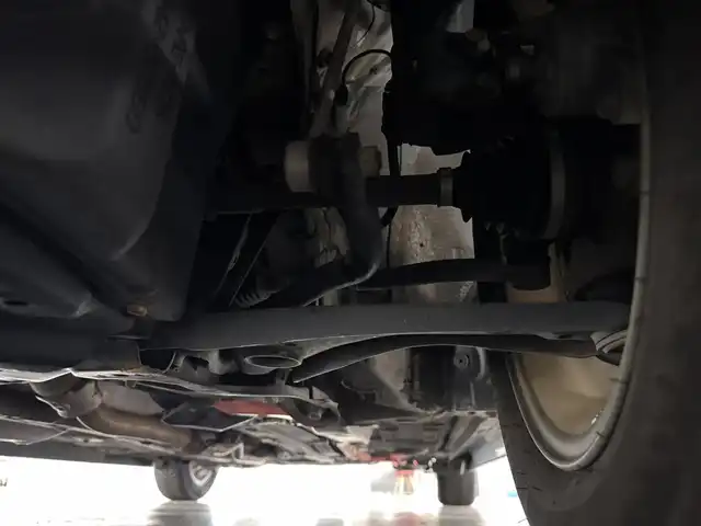 トヨタ アクア G 三重県 2017(平29)年 5.5万km ホワイトパールクリスタルシャイン ハイブリッド/FF/フロアCVT/純正 7インチナビ  NSZT-W66T/（AM/FM/CD/DVD/TV/SD/SDREC/Bluetooth）/【OP】バックカメラ/ドライブレコーダー 前方/ビルトイン ETC/TRDフルエアロ（F/S/R下）/Toyota Safety Sense/●プリクラッシュセーフティ［PCS］/●レーンディパーチャーアラート［LDA］/●オートハイビーム［AHB］/先行車発進告知機能/・横滑り防止装置/など/装備/●スマートエントリーパッケージ/・スマートエントリー＆スタートシステム/・プッシュスタート/・スマートキーx2/・盗難防止システム（イモビライザーシステム）/・コンライト（オートライト：ライト自動点灯・消灯システム／ランプオートカットシステム）/●【OP】LEDヘッドランプパッケージ/・LEDヘッドランプ＋LEDクリアランスランプ＋フロントターンランプ/・【OP】6スピーカー（ナビレディパッケージ）/・オートエアコン/・電動格納ドアミラー（ウインカー付）/●ステアリングスイッチ（オーディオ操作、メーターディスプレイ操作）/●パワーウインドウ/●パワーステアリング/●社外15inAW/●取/ナビ取/など