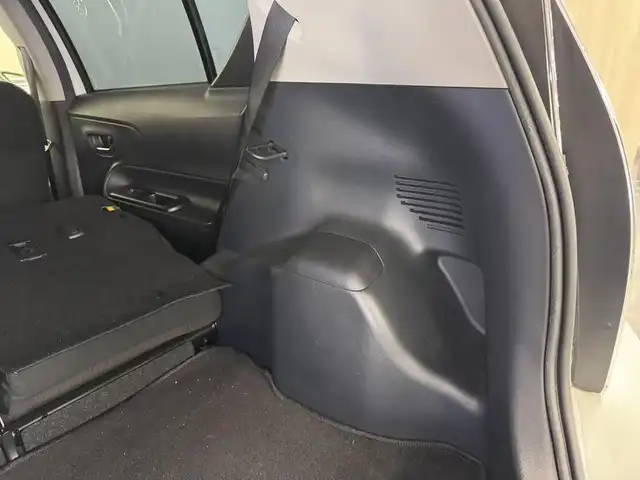 トヨタ アクア G 三重県 2017(平29)年 5.5万km ホワイトパールクリスタルシャイン ハイブリッド/FF/フロアCVT/純正 7インチナビ  NSZT-W66T/（AM/FM/CD/DVD/TV/SD/SDREC/Bluetooth）/【OP】バックカメラ/ドライブレコーダー 前方/ビルトイン ETC/TRDフルエアロ（F/S/R下）/Toyota Safety Sense/●プリクラッシュセーフティ［PCS］/●レーンディパーチャーアラート［LDA］/●オートハイビーム［AHB］/先行車発進告知機能/・横滑り防止装置/など/装備/●スマートエントリーパッケージ/・スマートエントリー＆スタートシステム/・プッシュスタート/・スマートキーx2/・盗難防止システム（イモビライザーシステム）/・コンライト（オートライト：ライト自動点灯・消灯システム／ランプオートカットシステム）/●【OP】LEDヘッドランプパッケージ/・LEDヘッドランプ＋LEDクリアランスランプ＋フロントターンランプ/・【OP】6スピーカー（ナビレディパッケージ）/・オートエアコン/・電動格納ドアミラー（ウインカー付）/●ステアリングスイッチ（オーディオ操作、メーターディスプレイ操作）/●パワーウインドウ/●パワーステアリング/●社外15inAW/●取/ナビ取/など