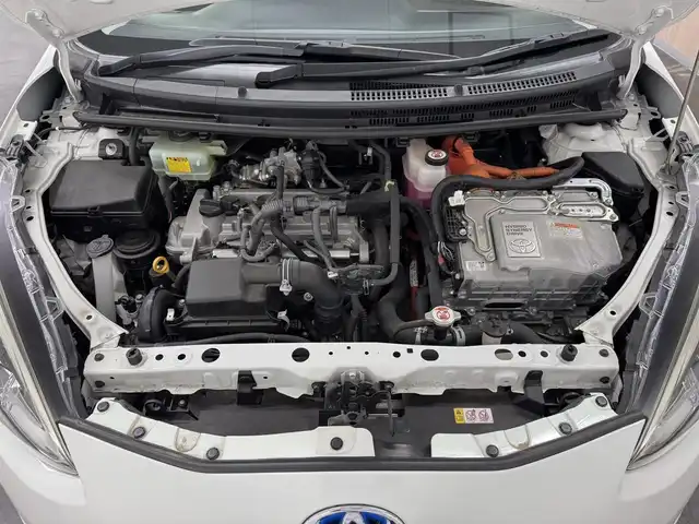 トヨタ アクア G 三重県 2017(平29)年 5.5万km ホワイトパールクリスタルシャイン ハイブリッド/FF/フロアCVT/純正 7インチナビ  NSZT-W66T/（AM/FM/CD/DVD/TV/SD/SDREC/Bluetooth）/【OP】バックカメラ/ドライブレコーダー 前方/ビルトイン ETC/TRDフルエアロ（F/S/R下）/Toyota Safety Sense/●プリクラッシュセーフティ［PCS］/●レーンディパーチャーアラート［LDA］/●オートハイビーム［AHB］/先行車発進告知機能/・横滑り防止装置/など/装備/●スマートエントリーパッケージ/・スマートエントリー＆スタートシステム/・プッシュスタート/・スマートキーx2/・盗難防止システム（イモビライザーシステム）/・コンライト（オートライト：ライト自動点灯・消灯システム／ランプオートカットシステム）/●【OP】LEDヘッドランプパッケージ/・LEDヘッドランプ＋LEDクリアランスランプ＋フロントターンランプ/・【OP】6スピーカー（ナビレディパッケージ）/・オートエアコン/・電動格納ドアミラー（ウインカー付）/●ステアリングスイッチ（オーディオ操作、メーターディスプレイ操作）/●パワーウインドウ/●パワーステアリング/●社外15inAW/●取/ナビ取/など