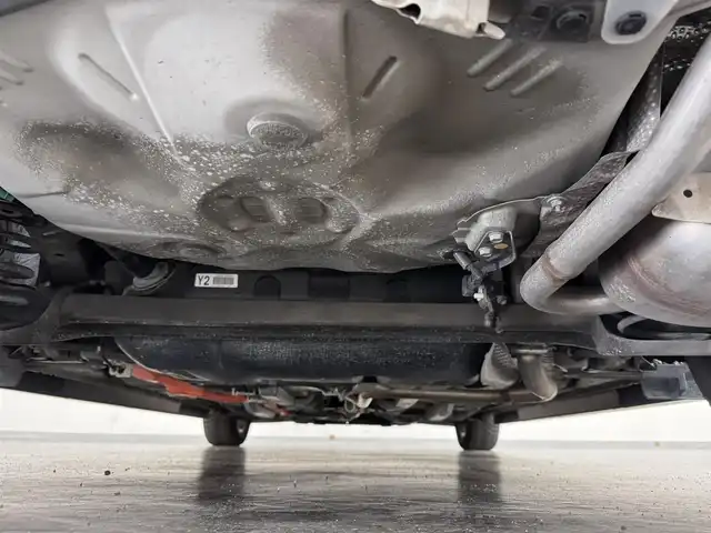 トヨタ アクア G 三重県 2017(平29)年 5.5万km ホワイトパールクリスタルシャイン ハイブリッド/FF/フロアCVT/純正 7インチナビ  NSZT-W66T/（AM/FM/CD/DVD/TV/SD/SDREC/Bluetooth）/【OP】バックカメラ/ドライブレコーダー 前方/ビルトイン ETC/TRDフルエアロ（F/S/R下）/Toyota Safety Sense/●プリクラッシュセーフティ［PCS］/●レーンディパーチャーアラート［LDA］/●オートハイビーム［AHB］/先行車発進告知機能/・横滑り防止装置/など/装備/●スマートエントリーパッケージ/・スマートエントリー＆スタートシステム/・プッシュスタート/・スマートキーx2/・盗難防止システム（イモビライザーシステム）/・コンライト（オートライト：ライト自動点灯・消灯システム／ランプオートカットシステム）/●【OP】LEDヘッドランプパッケージ/・LEDヘッドランプ＋LEDクリアランスランプ＋フロントターンランプ/・【OP】6スピーカー（ナビレディパッケージ）/・オートエアコン/・電動格納ドアミラー（ウインカー付）/●ステアリングスイッチ（オーディオ操作、メーターディスプレイ操作）/●パワーウインドウ/●パワーステアリング/●社外15inAW/●取/ナビ取/など