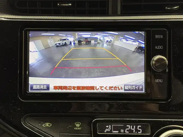 トヨタ アクア G 三重県 2017(平29)年 5.5万km ホワイトパールクリスタルシャイン ハイブリッド/FF/フロアCVT/純正 7インチナビ  NSZT-W66T/（AM/FM/CD/DVD/TV/SD/SDREC/Bluetooth）/【OP】バックカメラ/ドライブレコーダー 前方/ビルトイン ETC/TRDフルエアロ（F/S/R下）/Toyota Safety Sense/●プリクラッシュセーフティ［PCS］/●レーンディパーチャーアラート［LDA］/●オートハイビーム［AHB］/先行車発進告知機能/・横滑り防止装置/など/装備/●スマートエントリーパッケージ/・スマートエントリー＆スタートシステム/・プッシュスタート/・スマートキーx2/・盗難防止システム（イモビライザーシステム）/・コンライト（オートライト：ライト自動点灯・消灯システム／ランプオートカットシステム）/●【OP】LEDヘッドランプパッケージ/・LEDヘッドランプ＋LEDクリアランスランプ＋フロントターンランプ/・【OP】6スピーカー（ナビレディパッケージ）/・オートエアコン/・電動格納ドアミラー（ウインカー付）/●ステアリングスイッチ（オーディオ操作、メーターディスプレイ操作）/●パワーウインドウ/●パワーステアリング/●社外15inAW/●取/ナビ取/など