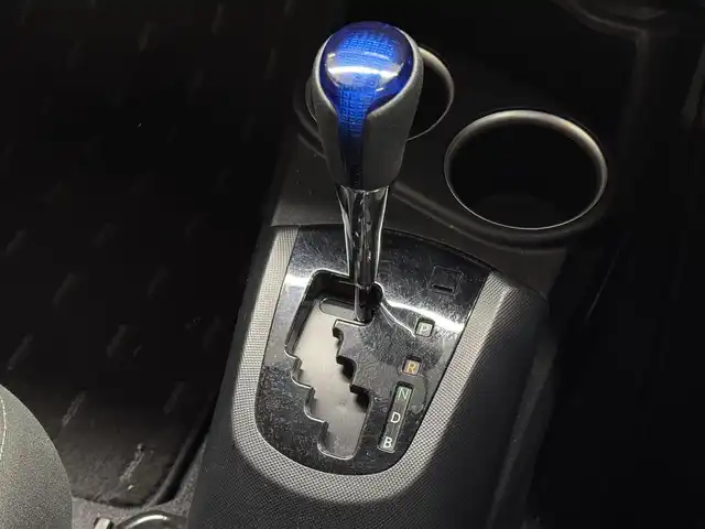 トヨタ アクア G 三重県 2017(平29)年 5.5万km ホワイトパールクリスタルシャイン ハイブリッド/FF/フロアCVT/純正 7インチナビ  NSZT-W66T/（AM/FM/CD/DVD/TV/SD/SDREC/Bluetooth）/【OP】バックカメラ/ドライブレコーダー 前方/ビルトイン ETC/TRDフルエアロ（F/S/R下）/Toyota Safety Sense/●プリクラッシュセーフティ［PCS］/●レーンディパーチャーアラート［LDA］/●オートハイビーム［AHB］/先行車発進告知機能/・横滑り防止装置/など/装備/●スマートエントリーパッケージ/・スマートエントリー＆スタートシステム/・プッシュスタート/・スマートキーx2/・盗難防止システム（イモビライザーシステム）/・コンライト（オートライト：ライト自動点灯・消灯システム／ランプオートカットシステム）/●【OP】LEDヘッドランプパッケージ/・LEDヘッドランプ＋LEDクリアランスランプ＋フロントターンランプ/・【OP】6スピーカー（ナビレディパッケージ）/・オートエアコン/・電動格納ドアミラー（ウインカー付）/●ステアリングスイッチ（オーディオ操作、メーターディスプレイ操作）/●パワーウインドウ/●パワーステアリング/●社外15inAW/●取/ナビ取/など