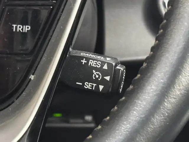 トヨタ アクア G 三重県 2017(平29)年 5.5万km ホワイトパールクリスタルシャイン ハイブリッド/FF/フロアCVT/純正 7インチナビ  NSZT-W66T/（AM/FM/CD/DVD/TV/SD/SDREC/Bluetooth）/【OP】バックカメラ/ドライブレコーダー 前方/ビルトイン ETC/TRDフルエアロ（F/S/R下）/Toyota Safety Sense/●プリクラッシュセーフティ［PCS］/●レーンディパーチャーアラート［LDA］/●オートハイビーム［AHB］/先行車発進告知機能/・横滑り防止装置/など/装備/●スマートエントリーパッケージ/・スマートエントリー＆スタートシステム/・プッシュスタート/・スマートキーx2/・盗難防止システム（イモビライザーシステム）/・コンライト（オートライト：ライト自動点灯・消灯システム／ランプオートカットシステム）/●【OP】LEDヘッドランプパッケージ/・LEDヘッドランプ＋LEDクリアランスランプ＋フロントターンランプ/・【OP】6スピーカー（ナビレディパッケージ）/・オートエアコン/・電動格納ドアミラー（ウインカー付）/●ステアリングスイッチ（オーディオ操作、メーターディスプレイ操作）/●パワーウインドウ/●パワーステアリング/●社外15inAW/●取/ナビ取/など