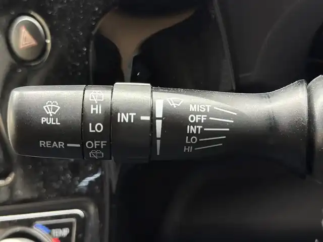 トヨタ アクア G 三重県 2017(平29)年 5.5万km ホワイトパールクリスタルシャイン ハイブリッド/FF/フロアCVT/純正 7インチナビ  NSZT-W66T/（AM/FM/CD/DVD/TV/SD/SDREC/Bluetooth）/【OP】バックカメラ/ドライブレコーダー 前方/ビルトイン ETC/TRDフルエアロ（F/S/R下）/Toyota Safety Sense/●プリクラッシュセーフティ［PCS］/●レーンディパーチャーアラート［LDA］/●オートハイビーム［AHB］/先行車発進告知機能/・横滑り防止装置/など/装備/●スマートエントリーパッケージ/・スマートエントリー＆スタートシステム/・プッシュスタート/・スマートキーx2/・盗難防止システム（イモビライザーシステム）/・コンライト（オートライト：ライト自動点灯・消灯システム／ランプオートカットシステム）/●【OP】LEDヘッドランプパッケージ/・LEDヘッドランプ＋LEDクリアランスランプ＋フロントターンランプ/・【OP】6スピーカー（ナビレディパッケージ）/・オートエアコン/・電動格納ドアミラー（ウインカー付）/●ステアリングスイッチ（オーディオ操作、メーターディスプレイ操作）/●パワーウインドウ/●パワーステアリング/●社外15inAW/●取/ナビ取/など