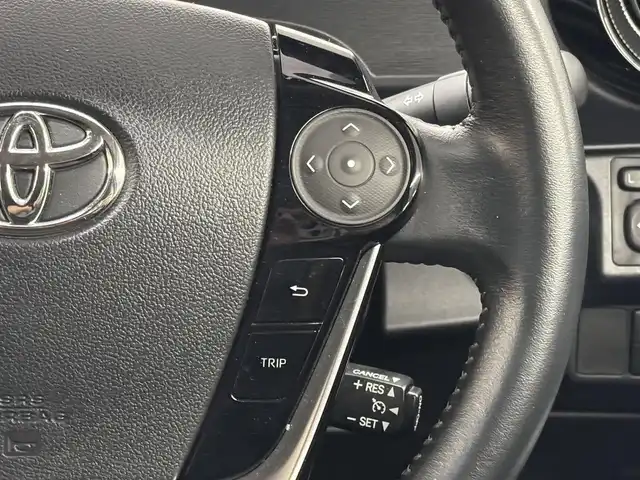 トヨタ アクア G 三重県 2017(平29)年 5.5万km ホワイトパールクリスタルシャイン ハイブリッド/FF/フロアCVT/純正 7インチナビ  NSZT-W66T/（AM/FM/CD/DVD/TV/SD/SDREC/Bluetooth）/【OP】バックカメラ/ドライブレコーダー 前方/ビルトイン ETC/TRDフルエアロ（F/S/R下）/Toyota Safety Sense/●プリクラッシュセーフティ［PCS］/●レーンディパーチャーアラート［LDA］/●オートハイビーム［AHB］/先行車発進告知機能/・横滑り防止装置/など/装備/●スマートエントリーパッケージ/・スマートエントリー＆スタートシステム/・プッシュスタート/・スマートキーx2/・盗難防止システム（イモビライザーシステム）/・コンライト（オートライト：ライト自動点灯・消灯システム／ランプオートカットシステム）/●【OP】LEDヘッドランプパッケージ/・LEDヘッドランプ＋LEDクリアランスランプ＋フロントターンランプ/・【OP】6スピーカー（ナビレディパッケージ）/・オートエアコン/・電動格納ドアミラー（ウインカー付）/●ステアリングスイッチ（オーディオ操作、メーターディスプレイ操作）/●パワーウインドウ/●パワーステアリング/●社外15inAW/●取/ナビ取/など