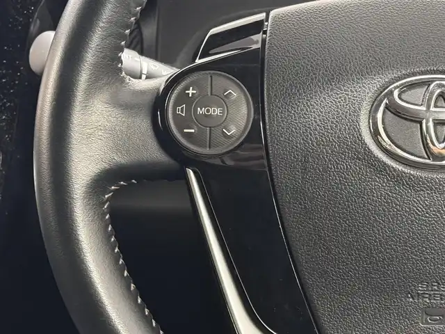 トヨタ アクア G 三重県 2017(平29)年 5.5万km ホワイトパールクリスタルシャイン ハイブリッド/FF/フロアCVT/純正 7インチナビ  NSZT-W66T/（AM/FM/CD/DVD/TV/SD/SDREC/Bluetooth）/【OP】バックカメラ/ドライブレコーダー 前方/ビルトイン ETC/TRDフルエアロ（F/S/R下）/Toyota Safety Sense/●プリクラッシュセーフティ［PCS］/●レーンディパーチャーアラート［LDA］/●オートハイビーム［AHB］/先行車発進告知機能/・横滑り防止装置/など/装備/●スマートエントリーパッケージ/・スマートエントリー＆スタートシステム/・プッシュスタート/・スマートキーx2/・盗難防止システム（イモビライザーシステム）/・コンライト（オートライト：ライト自動点灯・消灯システム／ランプオートカットシステム）/●【OP】LEDヘッドランプパッケージ/・LEDヘッドランプ＋LEDクリアランスランプ＋フロントターンランプ/・【OP】6スピーカー（ナビレディパッケージ）/・オートエアコン/・電動格納ドアミラー（ウインカー付）/●ステアリングスイッチ（オーディオ操作、メーターディスプレイ操作）/●パワーウインドウ/●パワーステアリング/●社外15inAW/●取/ナビ取/など