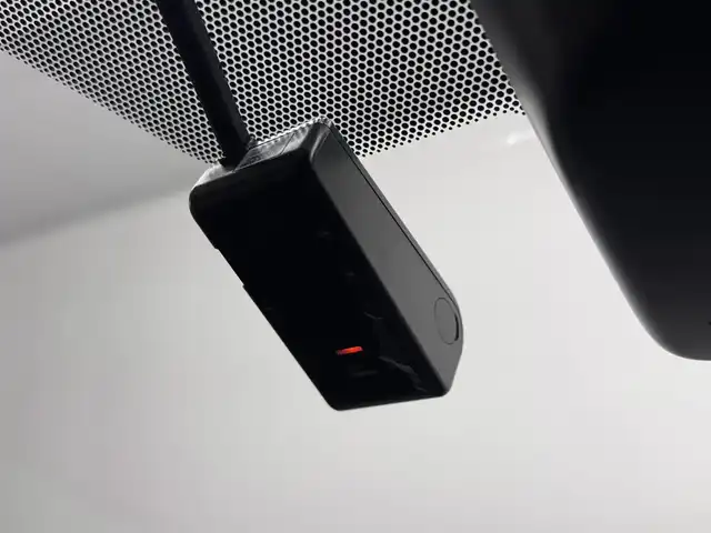 トヨタ アクア G 三重県 2017(平29)年 5.5万km ホワイトパールクリスタルシャイン ハイブリッド/FF/フロアCVT/純正 7インチナビ  NSZT-W66T/（AM/FM/CD/DVD/TV/SD/SDREC/Bluetooth）/【OP】バックカメラ/ドライブレコーダー 前方/ビルトイン ETC/TRDフルエアロ（F/S/R下）/Toyota Safety Sense/●プリクラッシュセーフティ［PCS］/●レーンディパーチャーアラート［LDA］/●オートハイビーム［AHB］/先行車発進告知機能/・横滑り防止装置/など/装備/●スマートエントリーパッケージ/・スマートエントリー＆スタートシステム/・プッシュスタート/・スマートキーx2/・盗難防止システム（イモビライザーシステム）/・コンライト（オートライト：ライト自動点灯・消灯システム／ランプオートカットシステム）/●【OP】LEDヘッドランプパッケージ/・LEDヘッドランプ＋LEDクリアランスランプ＋フロントターンランプ/・【OP】6スピーカー（ナビレディパッケージ）/・オートエアコン/・電動格納ドアミラー（ウインカー付）/●ステアリングスイッチ（オーディオ操作、メーターディスプレイ操作）/●パワーウインドウ/●パワーステアリング/●社外15inAW/●取/ナビ取/など