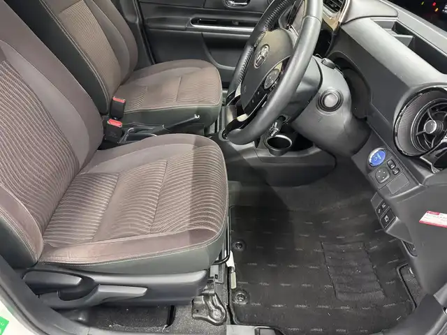 トヨタ アクア G 三重県 2017(平29)年 5.5万km ホワイトパールクリスタルシャイン ハイブリッド/FF/フロアCVT/純正 7インチナビ  NSZT-W66T/（AM/FM/CD/DVD/TV/SD/SDREC/Bluetooth）/【OP】バックカメラ/ドライブレコーダー 前方/ビルトイン ETC/TRDフルエアロ（F/S/R下）/Toyota Safety Sense/●プリクラッシュセーフティ［PCS］/●レーンディパーチャーアラート［LDA］/●オートハイビーム［AHB］/先行車発進告知機能/・横滑り防止装置/など/装備/●スマートエントリーパッケージ/・スマートエントリー＆スタートシステム/・プッシュスタート/・スマートキーx2/・盗難防止システム（イモビライザーシステム）/・コンライト（オートライト：ライト自動点灯・消灯システム／ランプオートカットシステム）/●【OP】LEDヘッドランプパッケージ/・LEDヘッドランプ＋LEDクリアランスランプ＋フロントターンランプ/・【OP】6スピーカー（ナビレディパッケージ）/・オートエアコン/・電動格納ドアミラー（ウインカー付）/●ステアリングスイッチ（オーディオ操作、メーターディスプレイ操作）/●パワーウインドウ/●パワーステアリング/●社外15inAW/●取/ナビ取/など