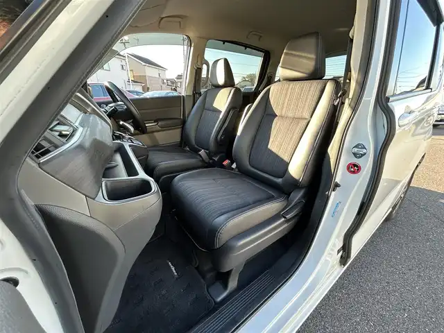 ホンダ フリード ハイブリット EX 愛知県 2017(平29)年 10.2万km ホワイトオーキッドパール ホンダセンシング/　・衝突軽減ブレーキ/　・誤発進抑制機能/　・アダプティブクルーズコントロール/　・車線維持システム/両側パワースライド/純正HDDナビ/　・フルセグTV/　・Bluetootｈ/　・CD/DVD/　・AM/FM/　・iPod/純正フロアマット/純正15インチAW/ハーフレザーシート/シートヒーター（前席）/LEDヘッドライト/オートライト/ビルトインETC/スマートキー