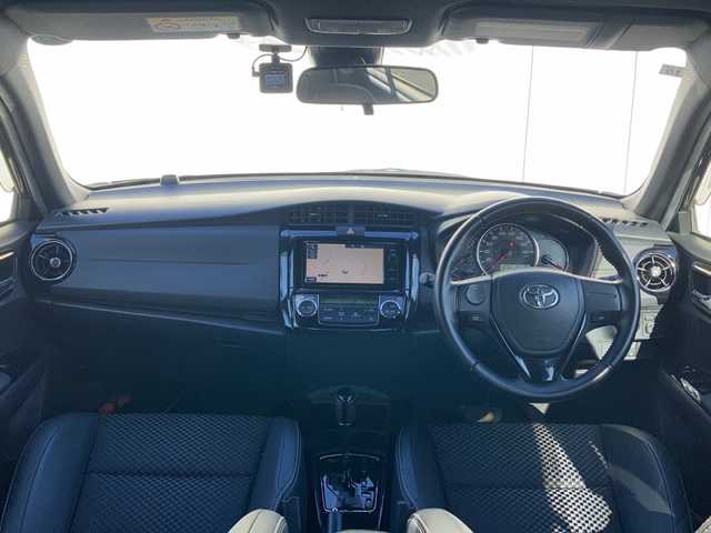 トヨタ カローラ フィールダー 1．5G ダブルバイビー 埼玉県 2015(平27)年 3.7万km ブラックマイカ ワンオーナー/ハーグレザーシート/純正メモリーナビ＆フルセグＴＶ/　（ＤＶＤ＆ＣＤ＆ＢＴ）/バックカメラ/前方ドライブレコーダー/ビルトインＥＴＣ（２.０）/衝突被害軽減システム/レーンキープアシスト/革巻きステアリング/純正１６inアルミホイール/オートハイビーム/ＬＥＤライト/フォグランプ /スマートキー/プッシュスタート/Ｗエアバッグ＆カーテンエアバッグ/横滑り防止装置/ＡＢＳ/ドアバイザー/フロアマット/新車保証書/取扱説明書/スマートスペアキー有