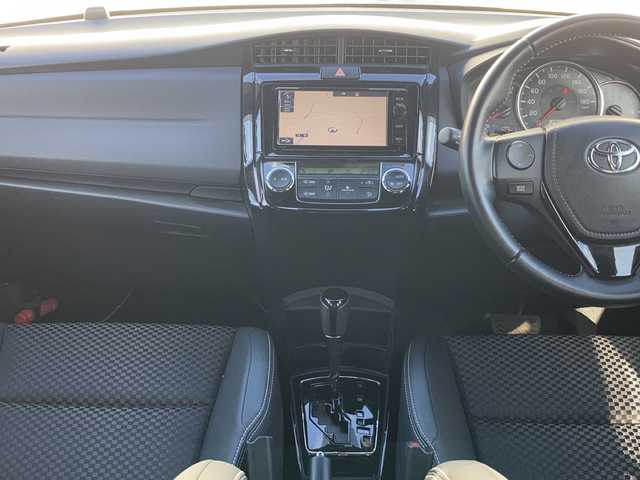 トヨタ カローラ フィールダー 1．5G ダブルバイビー 埼玉県 2015(平27)年 3.7万km ブラックマイカ ワンオーナー/ハーグレザーシート/純正メモリーナビ＆フルセグＴＶ/　（ＤＶＤ＆ＣＤ＆ＢＴ）/バックカメラ/前方ドライブレコーダー/ビルトインＥＴＣ（２.０）/衝突被害軽減システム/レーンキープアシスト/革巻きステアリング/純正１６inアルミホイール/オートハイビーム/ＬＥＤライト/フォグランプ /スマートキー/プッシュスタート/Ｗエアバッグ＆カーテンエアバッグ/横滑り防止装置/ＡＢＳ/ドアバイザー/フロアマット/新車保証書/取扱説明書/スマートスペアキー有