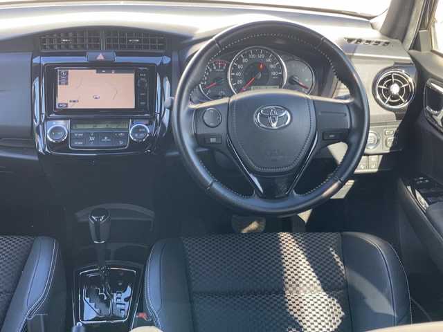 トヨタ カローラ フィールダー 1．5G ダブルバイビー 埼玉県 2015(平27)年 3.7万km ブラックマイカ ワンオーナー/ハーグレザーシート/純正メモリーナビ＆フルセグＴＶ/　（ＤＶＤ＆ＣＤ＆ＢＴ）/バックカメラ/前方ドライブレコーダー/ビルトインＥＴＣ（２.０）/衝突被害軽減システム/レーンキープアシスト/革巻きステアリング/純正１６inアルミホイール/オートハイビーム/ＬＥＤライト/フォグランプ /スマートキー/プッシュスタート/Ｗエアバッグ＆カーテンエアバッグ/横滑り防止装置/ＡＢＳ/ドアバイザー/フロアマット/新車保証書/取扱説明書/スマートスペアキー有