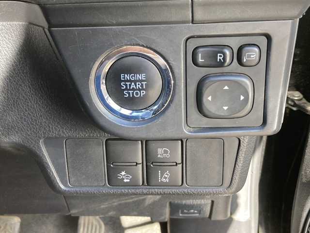 トヨタ カローラ フィールダー 1．5G ダブルバイビー 埼玉県 2015(平27)年 3.7万km ブラックマイカ ワンオーナー/ハーグレザーシート/純正メモリーナビ＆フルセグＴＶ/　（ＤＶＤ＆ＣＤ＆ＢＴ）/バックカメラ/前方ドライブレコーダー/ビルトインＥＴＣ（２.０）/衝突被害軽減システム/レーンキープアシスト/革巻きステアリング/純正１６inアルミホイール/オートハイビーム/ＬＥＤライト/フォグランプ /スマートキー/プッシュスタート/Ｗエアバッグ＆カーテンエアバッグ/横滑り防止装置/ＡＢＳ/ドアバイザー/フロアマット/新車保証書/取扱説明書/スマートスペアキー有