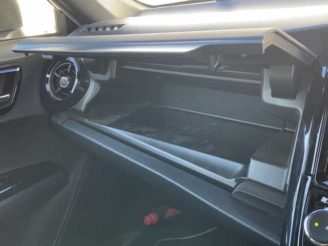 トヨタ カローラ フィールダー 1．5G ダブルバイビー 埼玉県 2015(平27)年 3.7万km ブラックマイカ ワンオーナー/ハーグレザーシート/純正メモリーナビ＆フルセグＴＶ/　（ＤＶＤ＆ＣＤ＆ＢＴ）/バックカメラ/前方ドライブレコーダー/ビルトインＥＴＣ（２.０）/衝突被害軽減システム/レーンキープアシスト/革巻きステアリング/純正１６inアルミホイール/オートハイビーム/ＬＥＤライト/フォグランプ /スマートキー/プッシュスタート/Ｗエアバッグ＆カーテンエアバッグ/横滑り防止装置/ＡＢＳ/ドアバイザー/フロアマット/新車保証書/取扱説明書/スマートスペアキー有