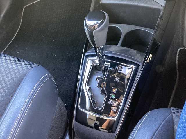 トヨタ カローラ フィールダー 1．5G ダブルバイビー 埼玉県 2015(平27)年 3.7万km ブラックマイカ ワンオーナー/ハーグレザーシート/純正メモリーナビ＆フルセグＴＶ/　（ＤＶＤ＆ＣＤ＆ＢＴ）/バックカメラ/前方ドライブレコーダー/ビルトインＥＴＣ（２.０）/衝突被害軽減システム/レーンキープアシスト/革巻きステアリング/純正１６inアルミホイール/オートハイビーム/ＬＥＤライト/フォグランプ /スマートキー/プッシュスタート/Ｗエアバッグ＆カーテンエアバッグ/横滑り防止装置/ＡＢＳ/ドアバイザー/フロアマット/新車保証書/取扱説明書/スマートスペアキー有