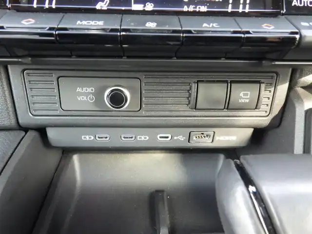 トヨタ ランドクルーザー ２５０ VX 千葉県 2024(令6)年 1.6万km ブラック Toyota Safety Sense/・プリクラッシュセーフティ/・レーンディパーチャーアラート/・オートハイビーム/・レーダークルーズコントロール/・ブラインドスポットモニター/・RCTA（リヤクロストラフィックアラート）/ムーンルーフ/パワーバックドア/ブラックレザーシート/運転席パワーシート/前席エアシート/シートヒーター/純正コネクティッドナビ/地デジTV/【Bluetooth接続】/パノラミックビューモニター/デジタルインナーミラー/ドライブレコーダー/革巻きステアリング/ステアリングスイッチ/ETC（2.0）/3眼LEDヘッドライト/フォグライト/クリアランスソナー/純正18インチアルミホイル/サイド/カーテンエアバッグ/スマートキー