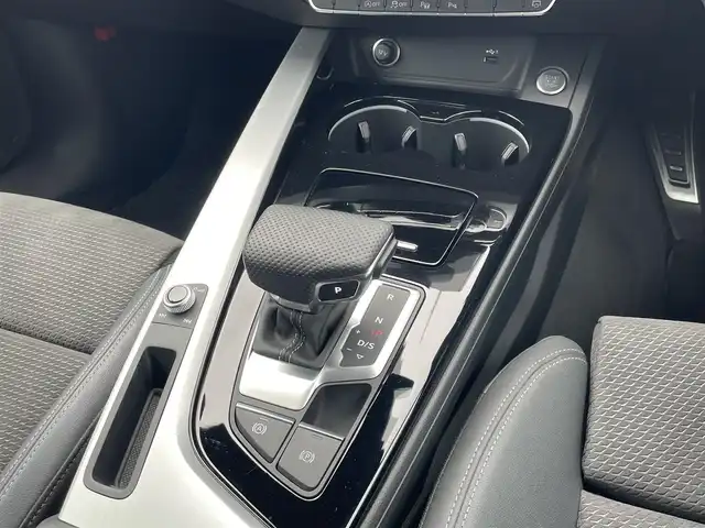 アウディ Ａ４ アバント 35TDI Sライン 東京都 2021(令3)年 3.9万km 白 ＭＭＩナビ／ＤＴＶ/３６０°カメラ/マトリクスＬＥＤ/ハーフレザーシート/シートヒーター/ACC/BSM/レーンアシスト/バーチャルコックピット/ETC/前後ドラレコ/パワーバックドア/Apple Car Play/Andoroido Auto