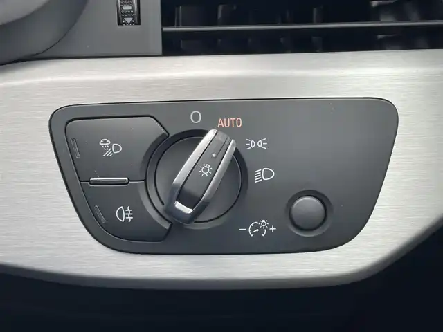 アウディ Ａ４ アバント 35TDI Sライン 東京都 2021(令3)年 3.9万km 白 ＭＭＩナビ／ＤＴＶ/３６０°カメラ/マトリクスＬＥＤ/ハーフレザーシート/シートヒーター/ACC/BSM/レーンアシスト/バーチャルコックピット/ETC/前後ドラレコ/パワーバックドア/Apple Car Play/Andoroido Auto